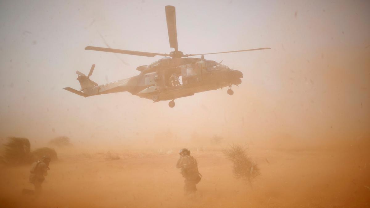 Un helicóptero francés despega en Malí durante una operación antiyihadista.