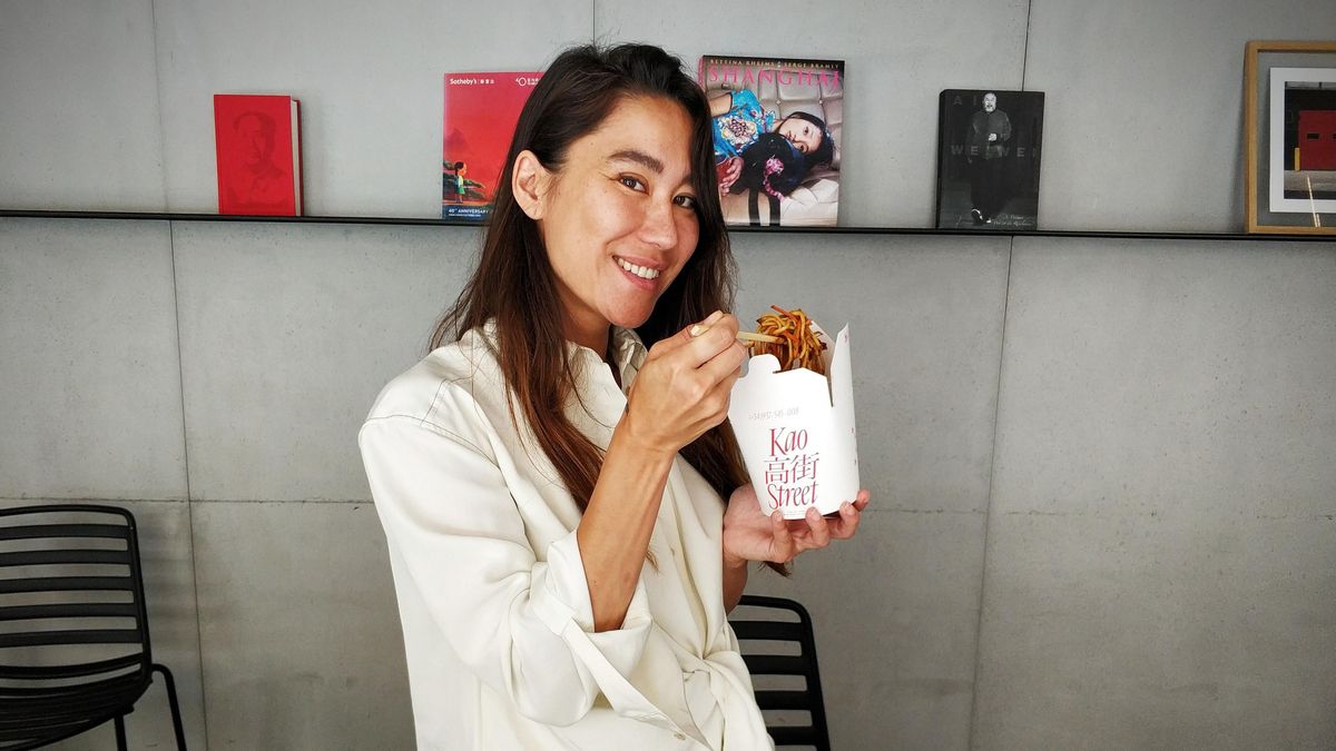 Meilan Kao, con los fideos ’chow mein’. Meilan Kao, con los fideos ’chow mein’.