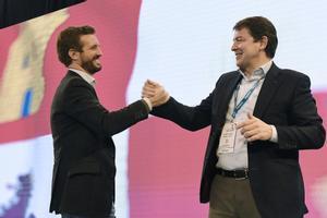El presidente del Partido Popular, Pablo Casado, y el presidente del PP de Castilla y León, Alfonso Fernández Mañueco.
