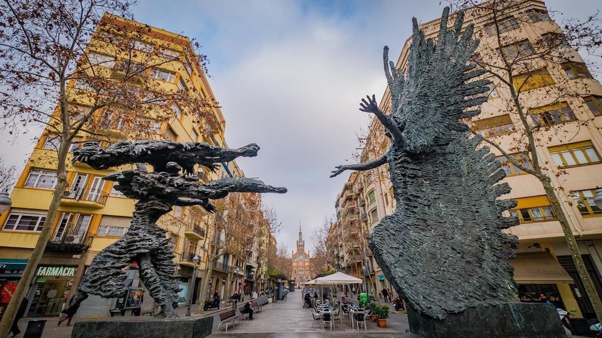 La avenida de Gaudí, con el recinto modernista de Sant Pau al fondo de la imagen. La avenida de Gaudí, con el recinto modernista de Sant Pau al fondo de la imagen.