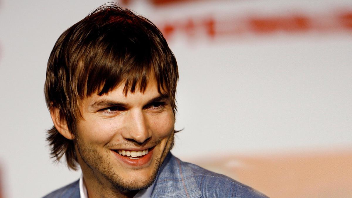 Ashton Kutcher se emociona al hablar sobre la delicada salud de su hermano gemelo
