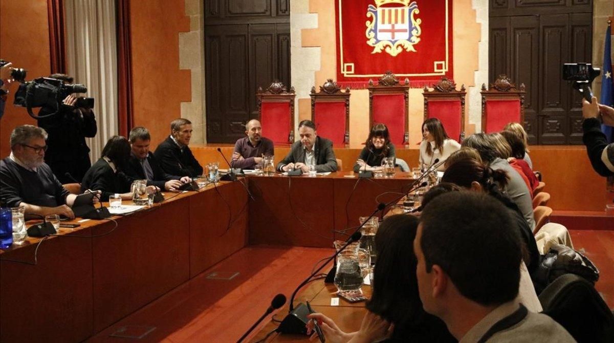 Reunión en el Ayuntamiento de Manresa para abordar los casos de violaciones en la población. Reunión en el Ayuntamiento de Manresa para abordar los casos de violaciones en la población.