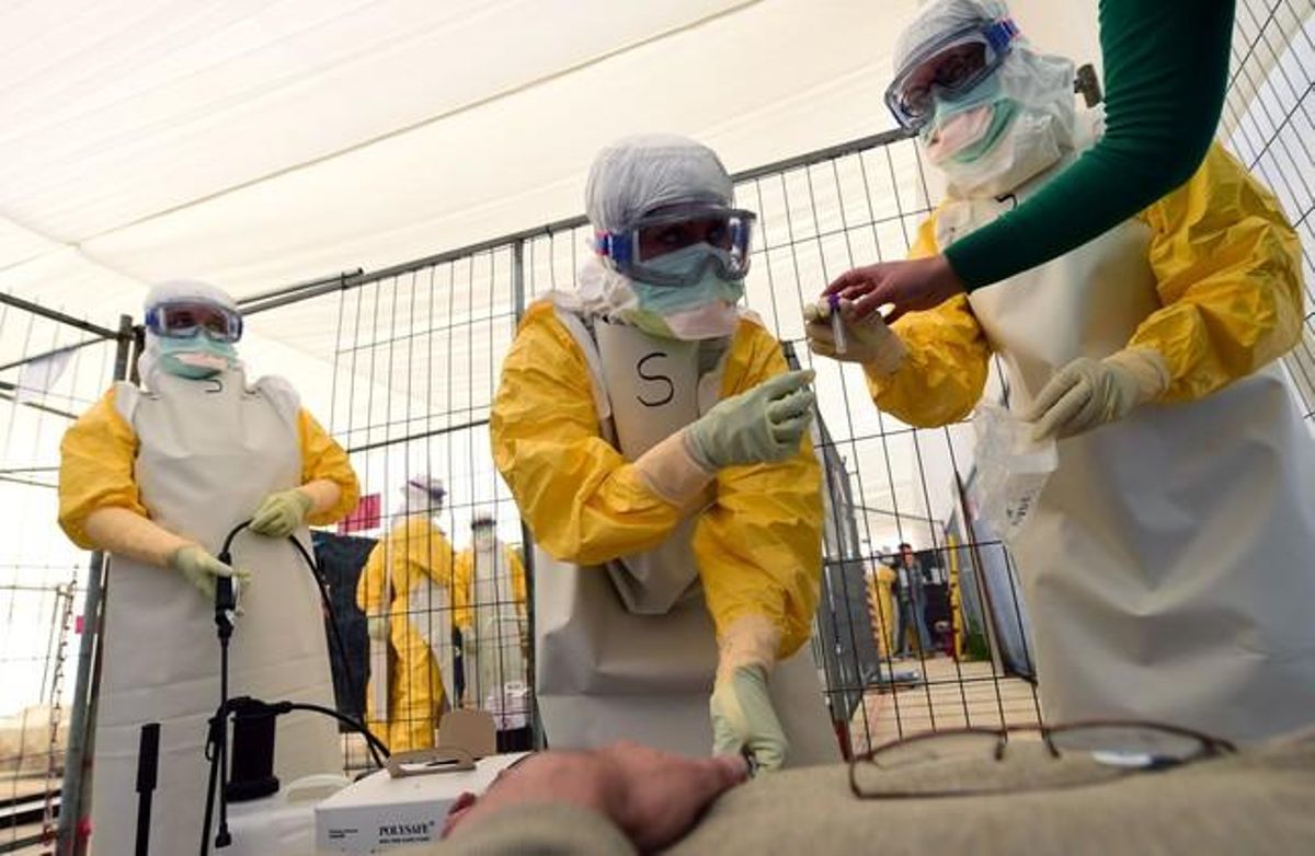 Personal de Médicos sin Fronteras recibe formación sobre medidas de protección contra el ébola, el pasado 1 de octubre en Bruselas. Personal de Médicos sin Fronteras recibe formación sobre medidas de protección contra el ébola, el pasado 1 de octubre en Bruselas.