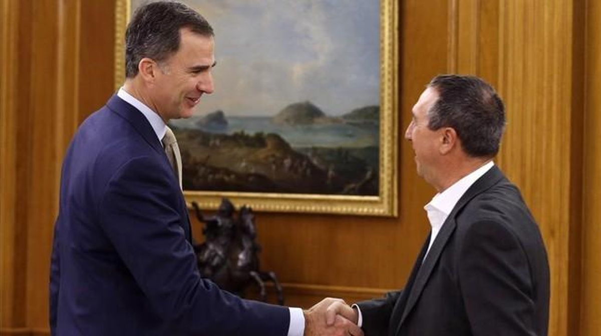 El Rey Felipe VI ha recibido a Joan Baldoví, diputado de Compromís, en la ronda de conversaciones sobre investidura. El Rey Felipe VI ha recibido a Joan Baldoví, diputado de Compromís, en la ronda de conversaciones sobre investidura.