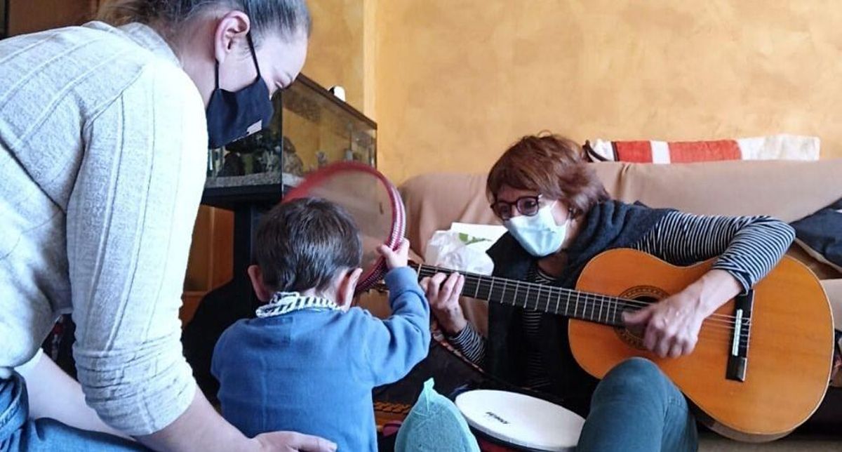 El Hospital Sant Joan de Déu, el primero en Catalunya en llevar musicoterapia a domicilio El Hospital Sant Joan de Déu, el primero en Catalunya en llevar musicoterapia a domicilio