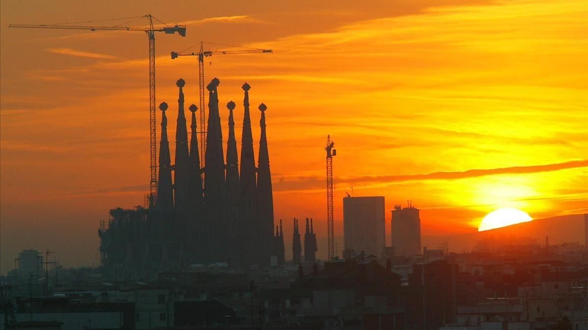 Puesta de sol sobre la Sagrada Familia Puesta de sol sobre la Sagrada Familia
