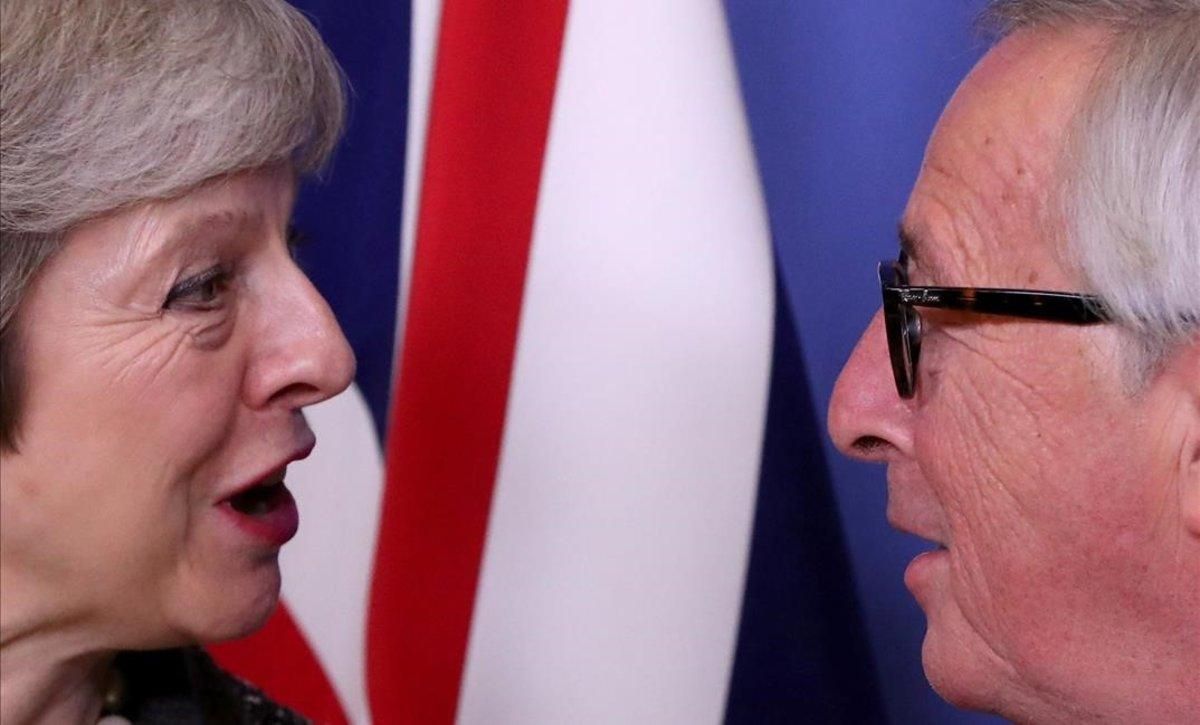 La primera ministra británica, Theresa May, y el presidente de la Comisión Europea, Jean-Claude Juncker, en un encuentro en Bruselas el pasado diciembre. La primera ministra británica, Theresa May, y el presidente de la Comisión Europea, Jean-Claude Juncker, en un encuentro en Bruselas el pasado diciembre.