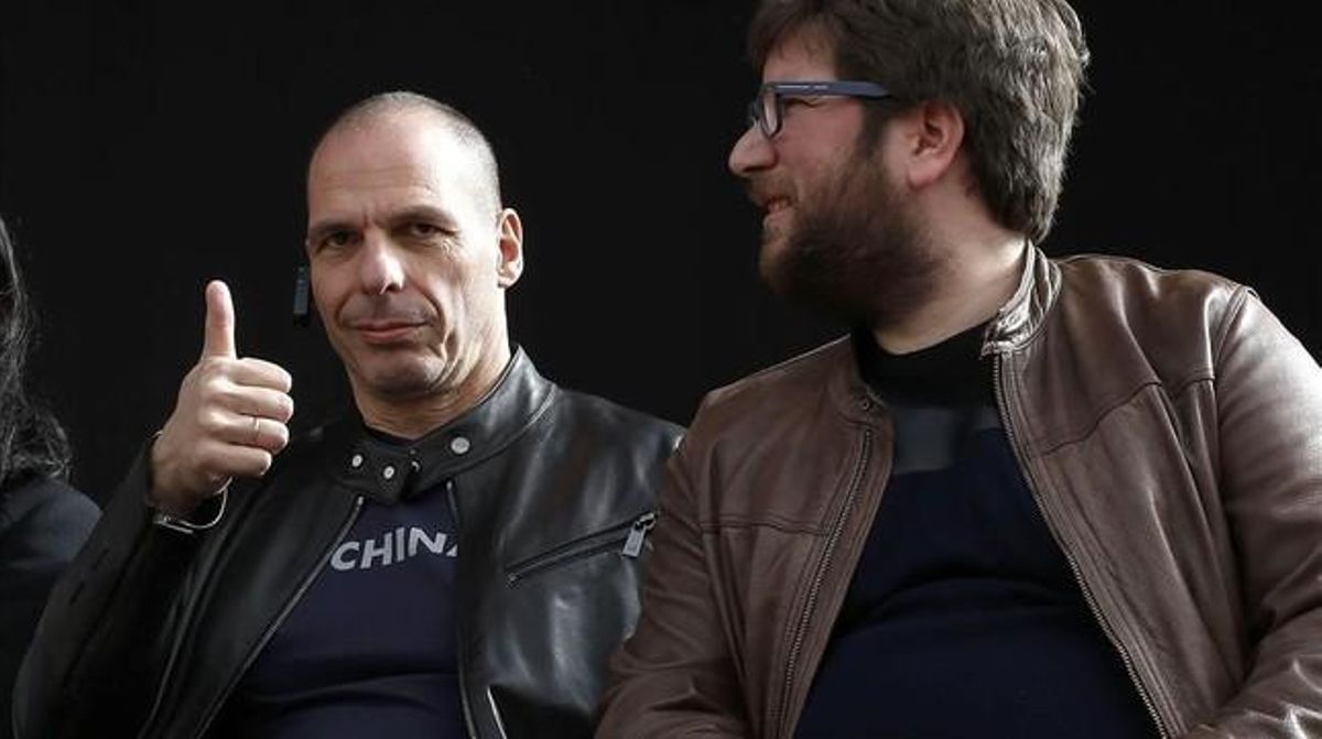 Yanis Varoufakis y el eurodiputado de Podemos Miguel Urbán. Yanis Varoufakis y el eurodiputado de Podemos Miguel Urbán.