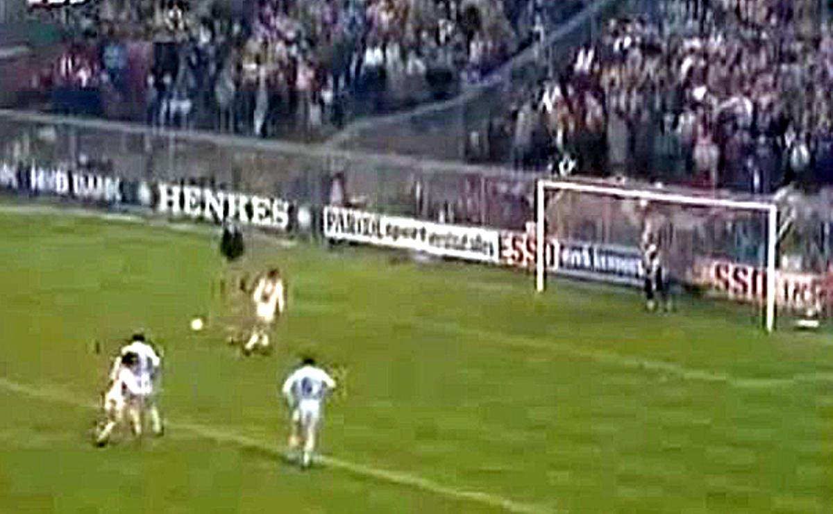 El mítico penalti de Cruyff y Olsen en 1982. 