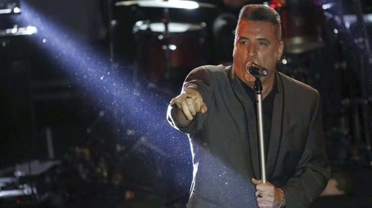 Loquillo, el año pasado en una actuación de la gira ’Código rocker’. Loquillo, el año pasado en una actuación de la gira ’Código rocker’.