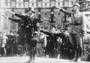 Himmler, durante un desfile nazi el 15 de marzo de 1938 para celebrar el ’Anschluss’, o sea la incorporación de Austria a Alemania.