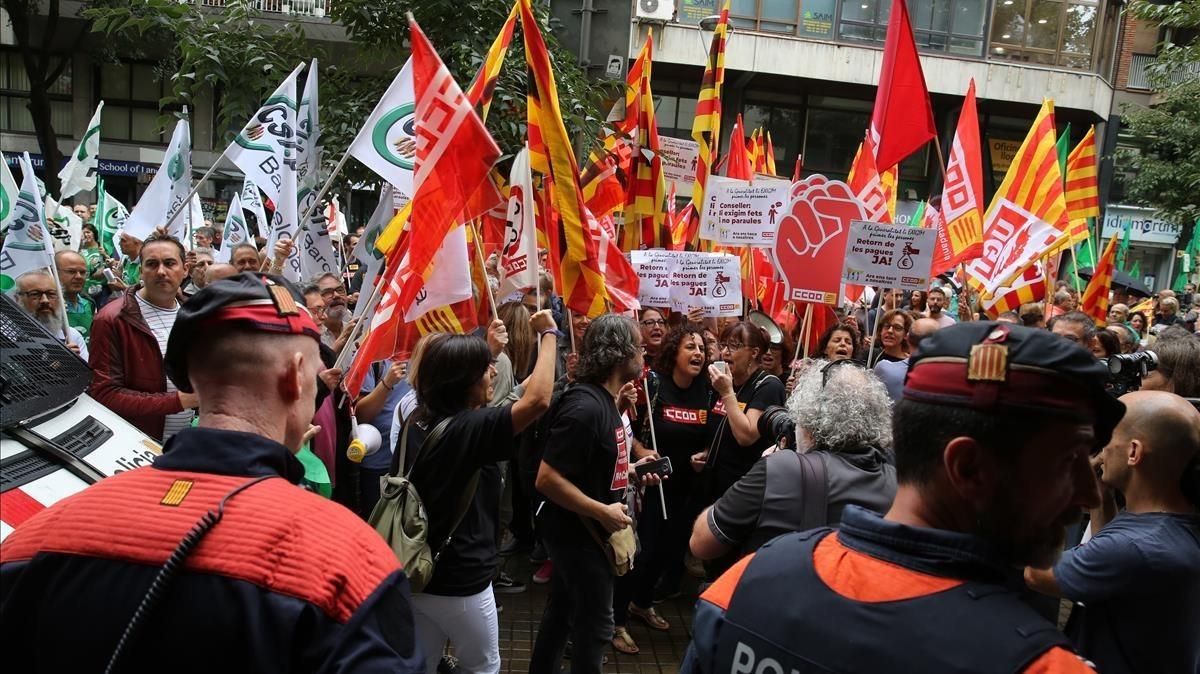 Protesta de los funcionarios. Protesta de los funcionarios.