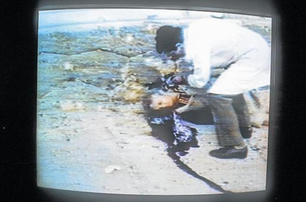 Las imágenes televisadads de la ejecución del matrimonio.