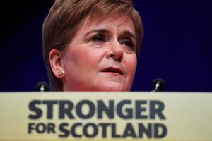 La ministra principal de Escocia, Nicola Sturgeon, durante su intervención en la conferencia del SNP en Aberdeen, este lunes.