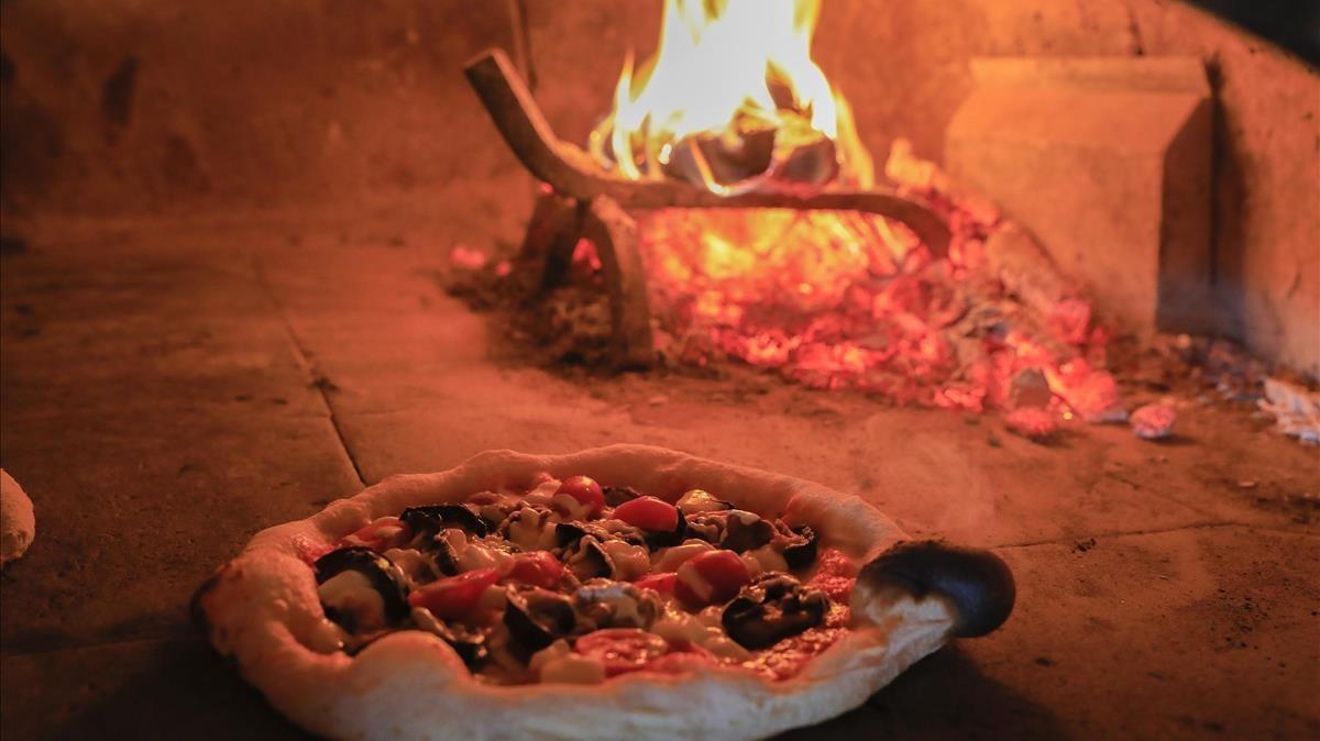 Un curioso estudio desentraña el porqué los tradicionales hornos de piedra son necesarios para conseguir una pizza perfecta