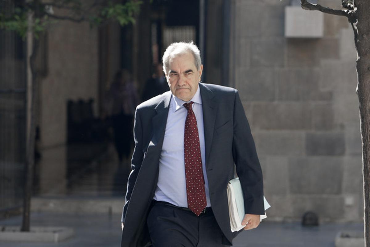 Ernest Maragall llega al Palau de la Generalitat.