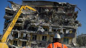 Limpieza de escombros tras el terremoto de Turquía