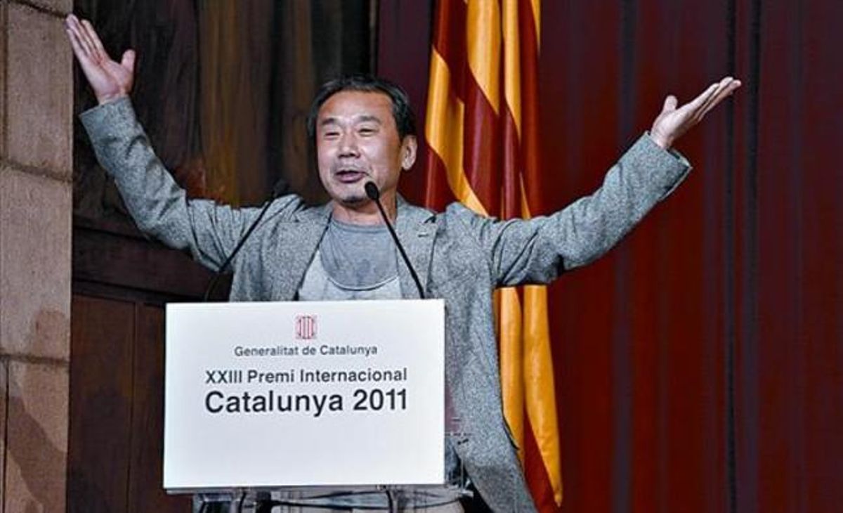 ’¡BONA NIT, BARCELONA!’ 3 Haruki Murakami, en el momento de saludar «como Lady Gaga». ’¡BONA NIT, BARCELONA!’ 3 Haruki Murakami, en el momento de saludar «como Lady Gaga».