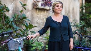 Élodie Durand, autora del cómic ’Transiciones’, en el patio de la antigua Fábrica Lehmann de Barcelona, la pasada semana.