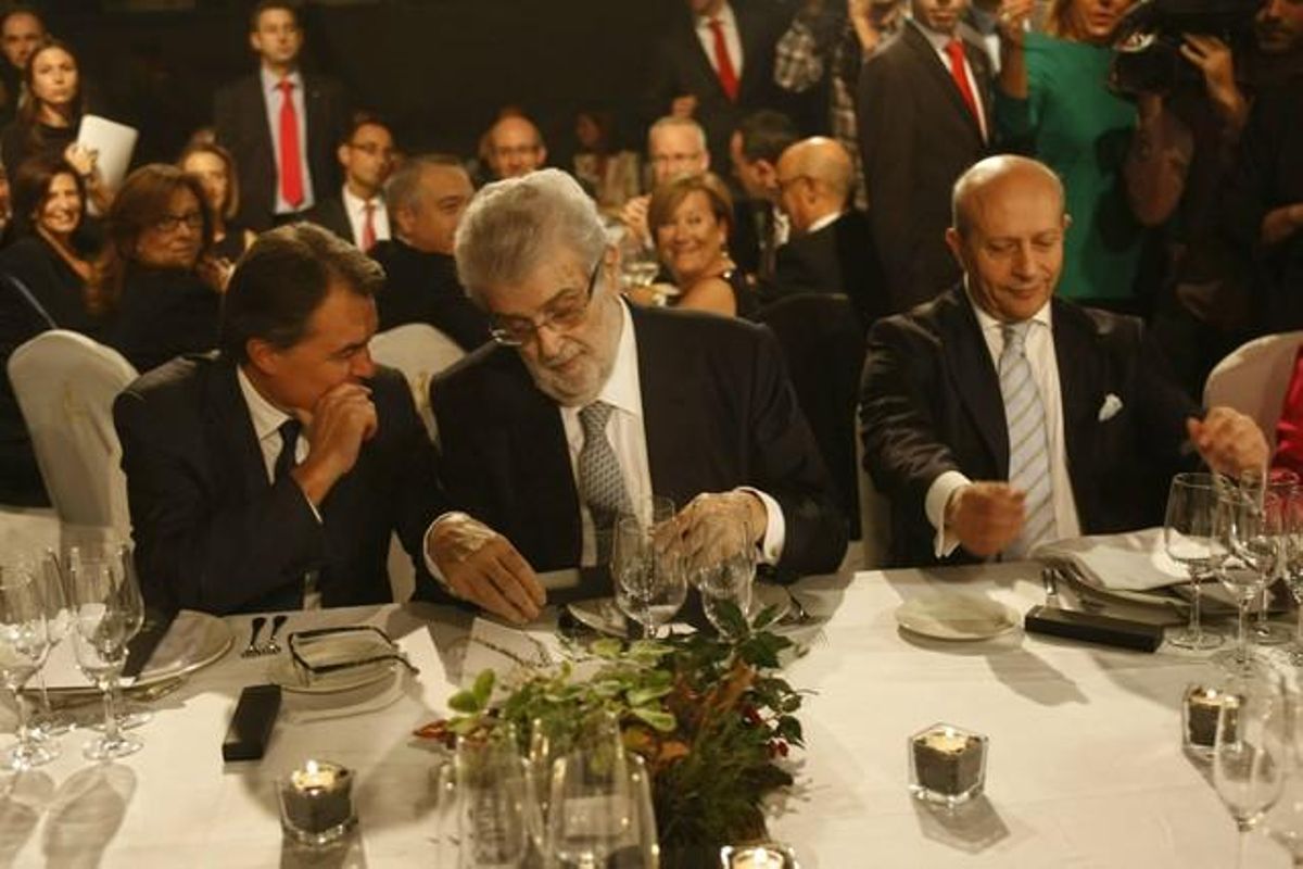 Mas, Lara y Wert, durante la cena del Premio Planeta. Mas, Lara y Wert, durante la cena del Premio Planeta.