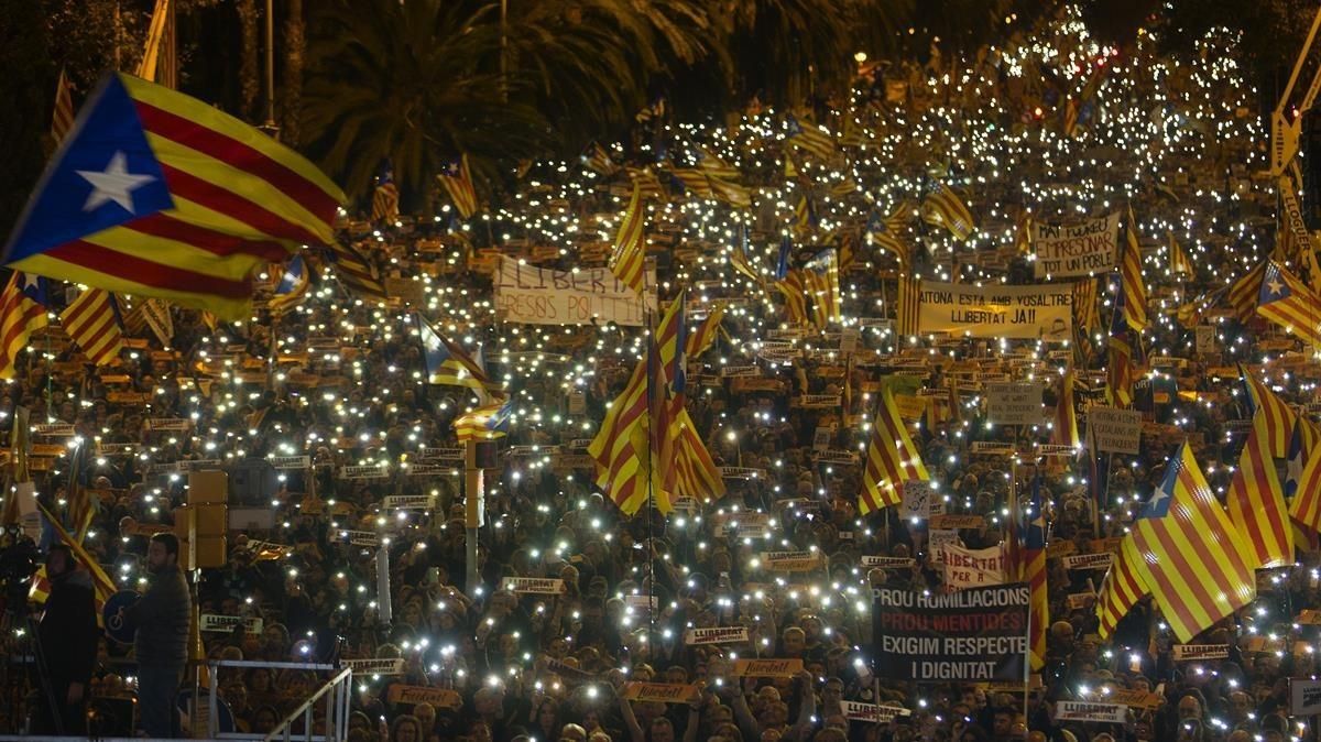 Manifestación en la calle Marina el pasado día 11. Manifestación en la calle Marina el pasado día 11.