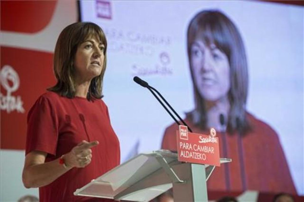 La nueva secretaria general del PSE-EE, Idoia Mendia, durante la clausura de un congreso extraordinario del partido. La nueva secretaria general del PSE-EE, Idoia Mendia, durante la clausura de un congreso extraordinario del partido.