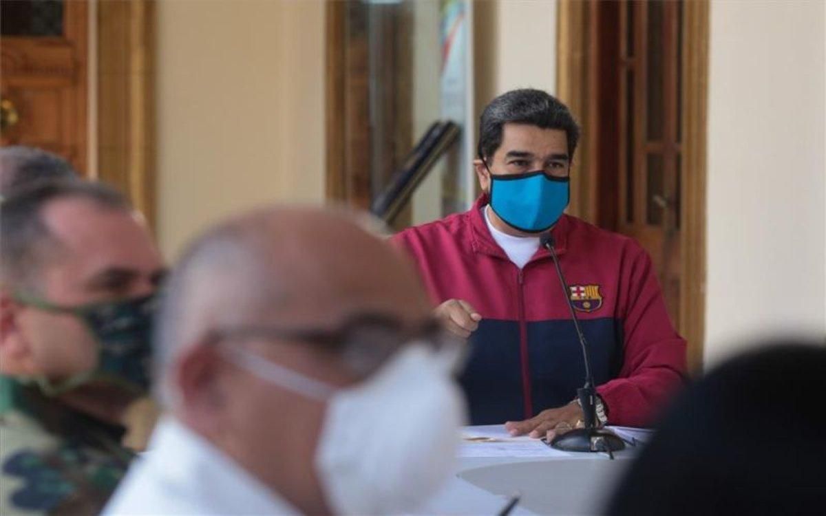Nicolás Maduro con mascarilla por el coronavirus. Nicolás Maduro con mascarilla por el coronavirus.
