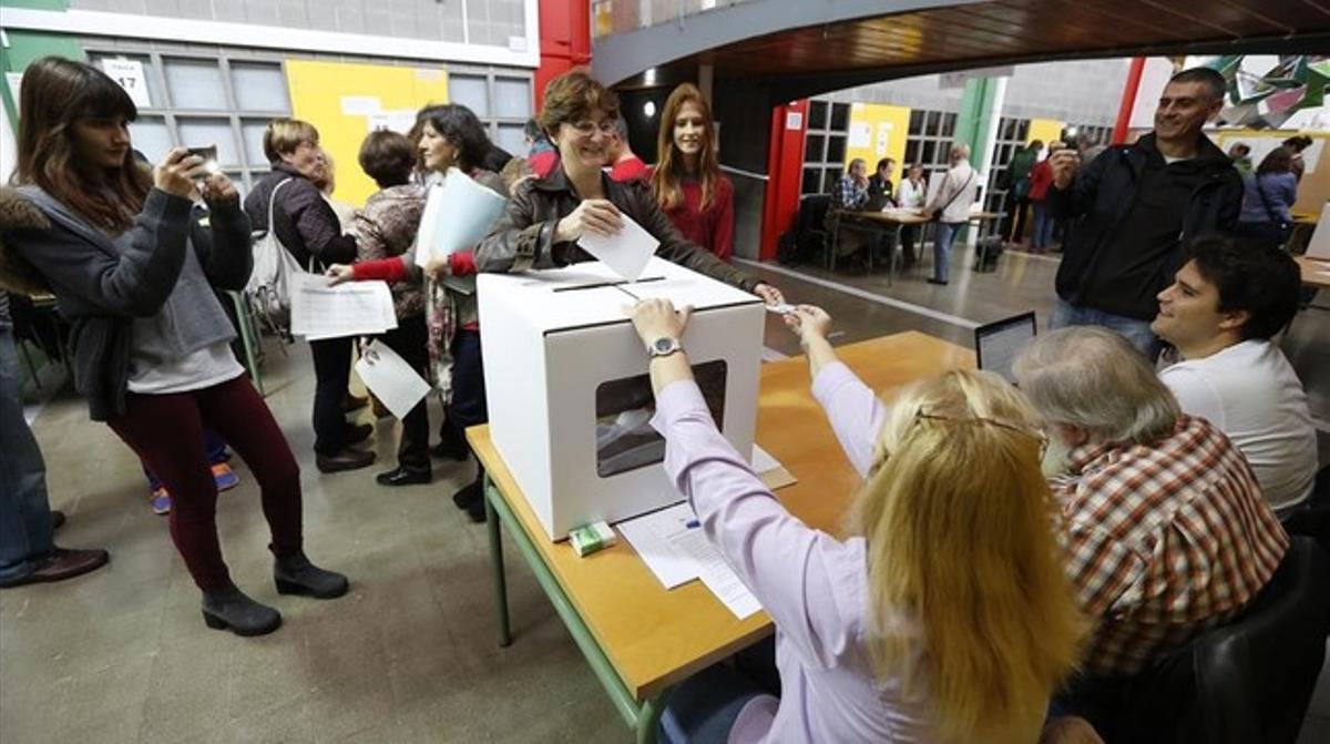 Colas en un centro de votación el 9 de noviembre del 2014.