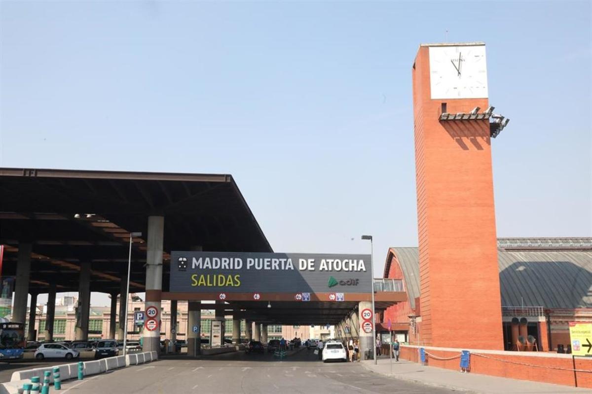 Vista del acceso a salidas de la estación de tren Puerta de Atocha de Madrid. 