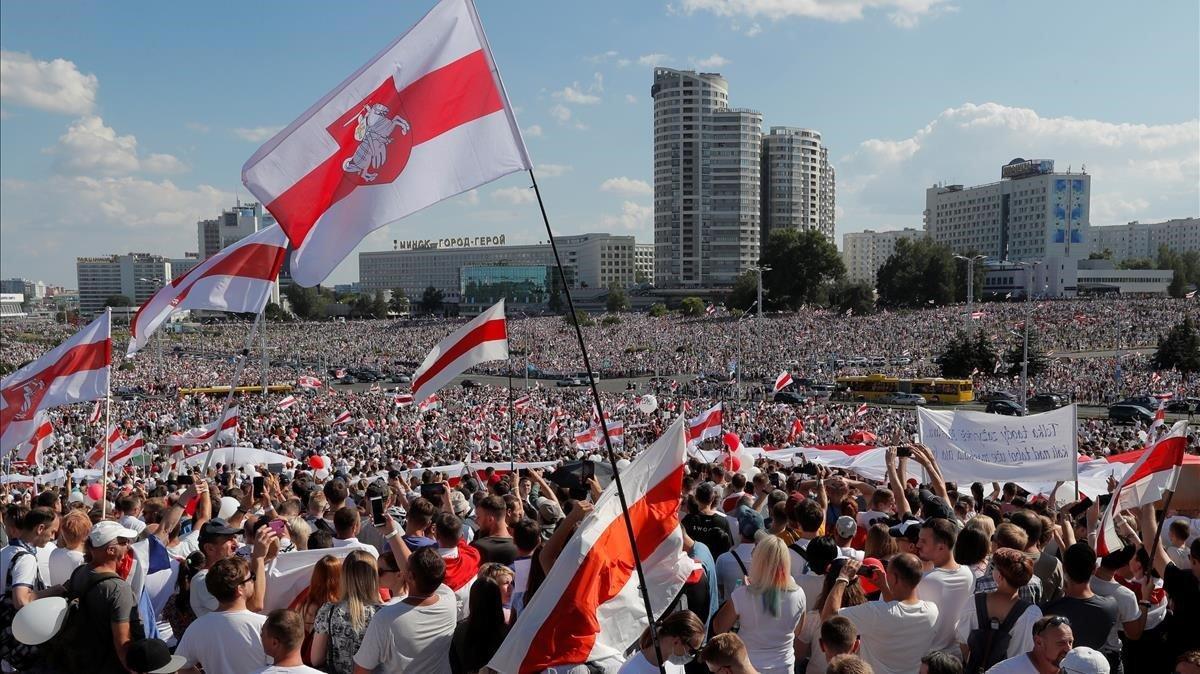 Multitudinaria manifestación en contra de Lukashenko, este domingo en las calles de Minsk. Multitudinaria manifestación en contra de Lukashenko, este domingo en las calles de Minsk.