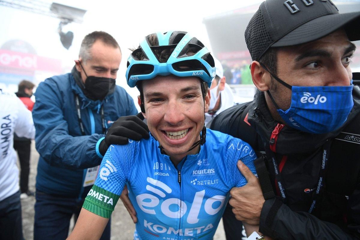 Lorenzo Fortunato, feliz, tras su victoria en la cumbre del Zoncolan. Lorenzo Fortunato, feliz, tras su victoria en la cumbre del Zoncolan.