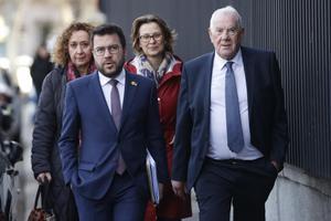 El ’president’ de la Generalitat, Pere Aragonès, junto al alcaldable por ERC en Barcelona, Ernest Maragall; la ’consellera’ de Acció Exterior, Meritxell Serret; y la delegada del Govern en Madrid y número dos, Ester Capella.