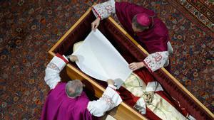 Funeral de Benedicto XVI: Última hora del entierro del papa emérito, en directo