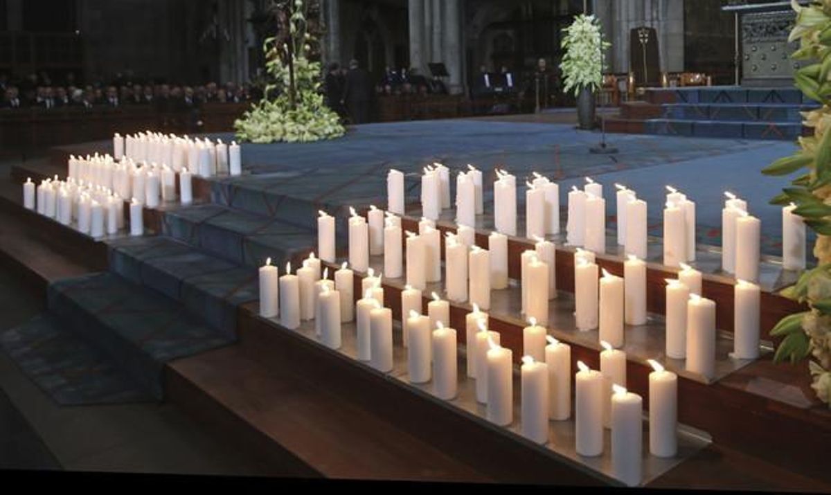Velas encendidas durante el funeral de Estado en Colonia por las víctimas de Germanwings. Velas encendidas durante el funeral de Estado en Colonia por las víctimas de Germanwings.
