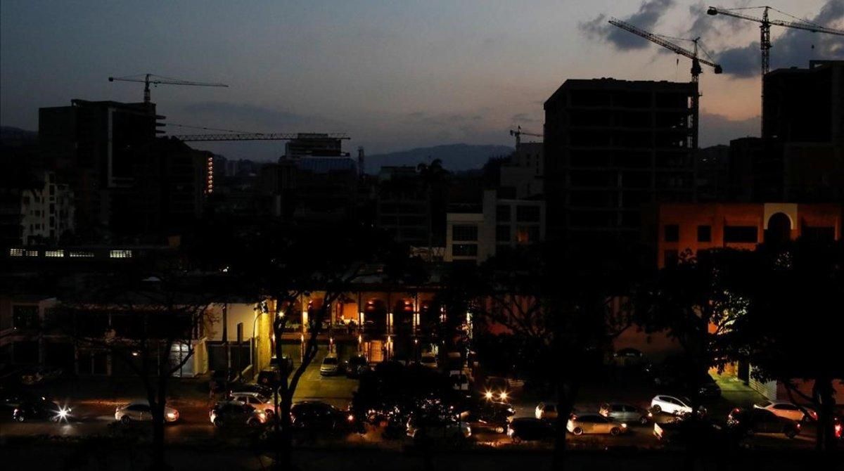 Vista de Caracas a oscuras. Vista de Caracas a oscuras.