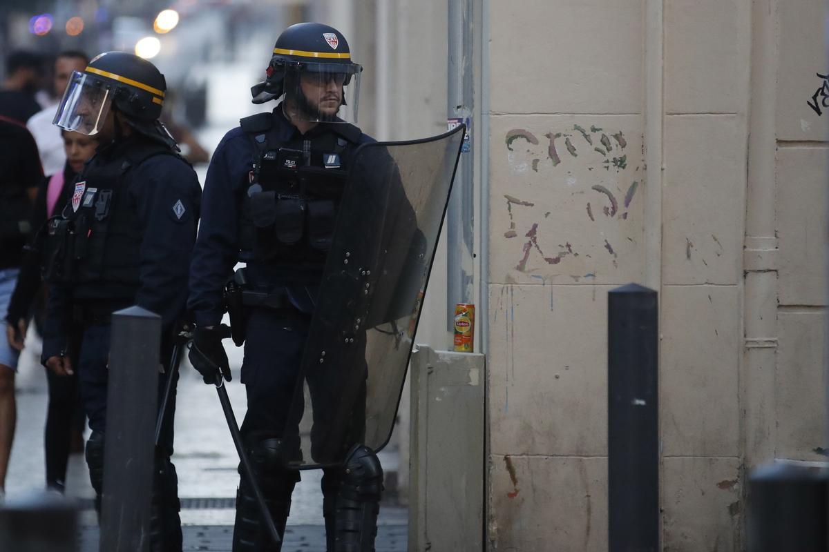 La ultraderecha recauda más de un millón de euros para el policía que mató al joven Nahel en Francia