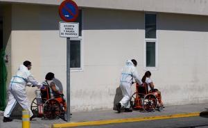Traslado de pacientes en el Hospital 12 de octubre de Madrid.
