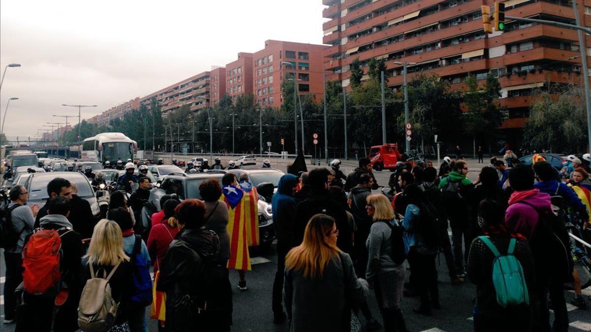 Cortes en varios accesos a Barcelona en protesta por los encarcelamientos