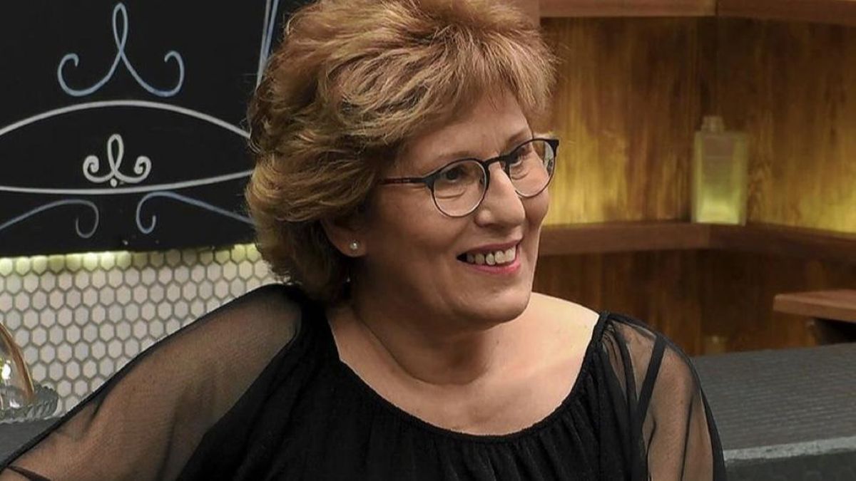Neus, de monja a cómica en 'First Dates': "Gracias a Dios me dieron un ictus y dos derrames cerebrales" Neus, de monja a cómica en 'First Dates': "Gracias a Dios me dieron un ictus y dos derrames cerebrales"