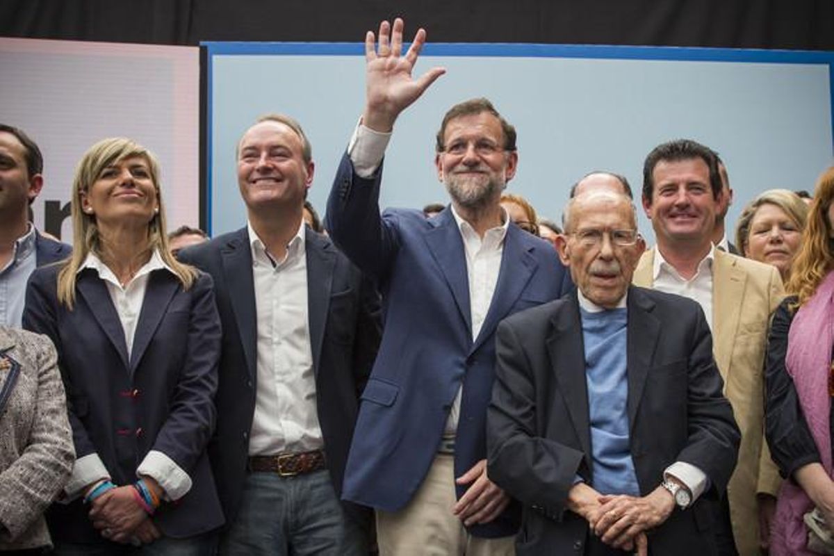 Rajoy, junto a Alberto Fabra, en el mitin de Alicante. Rajoy, junto a Alberto Fabra, en el mitin de Alicante.