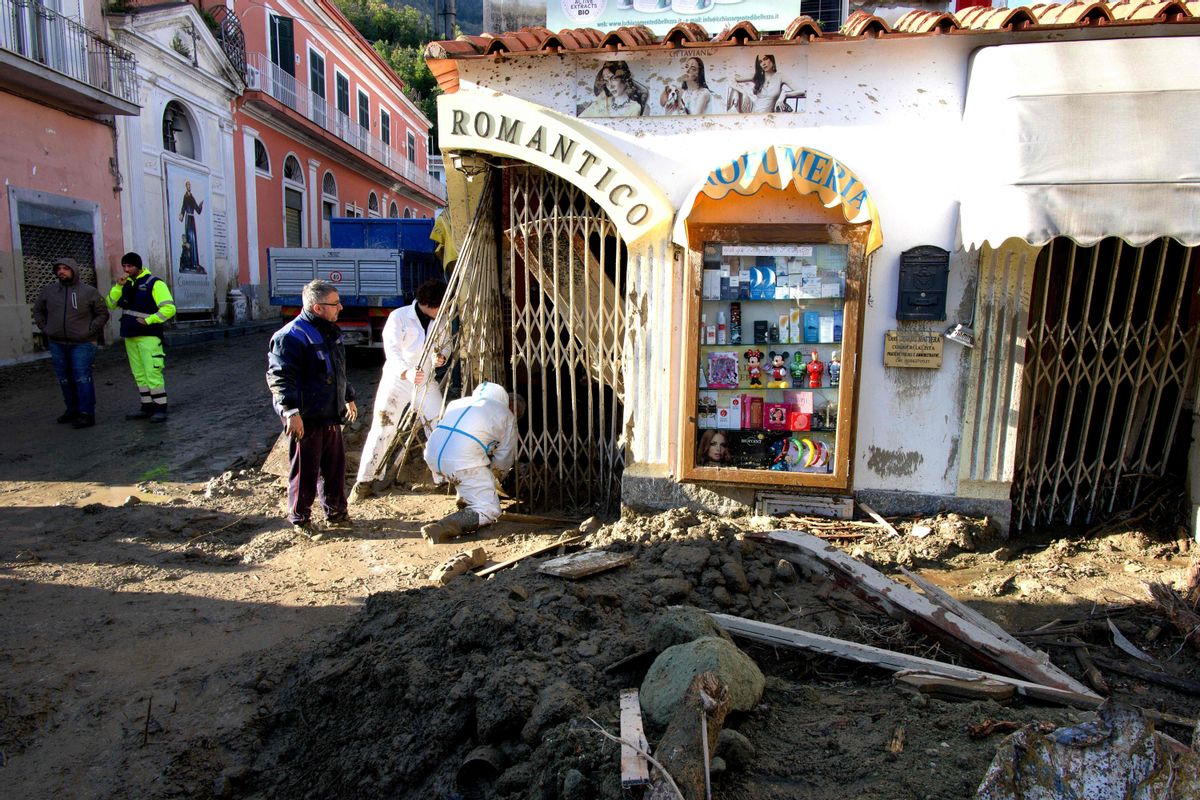 Barro y destrucción en la isla de Ischia. Barro y destrucción en la isla de Ischia.
