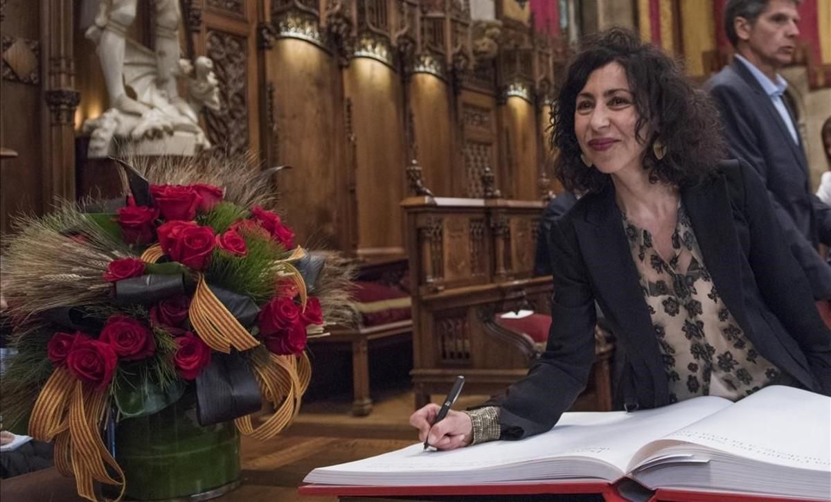 Yasmina Reza, en el Saló de Cent del Ayuntamiento. Yasmina Reza, en el Saló de Cent del Ayuntamiento.