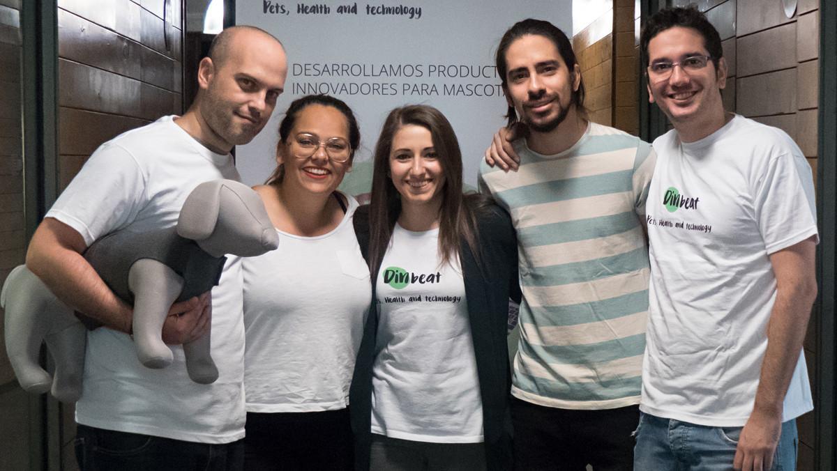 Talia Bonmatí, en el centro, junto a parte del equipo de Dinbeat. Talia Bonmatí, en el centro, junto a parte del equipo de Dinbeat.