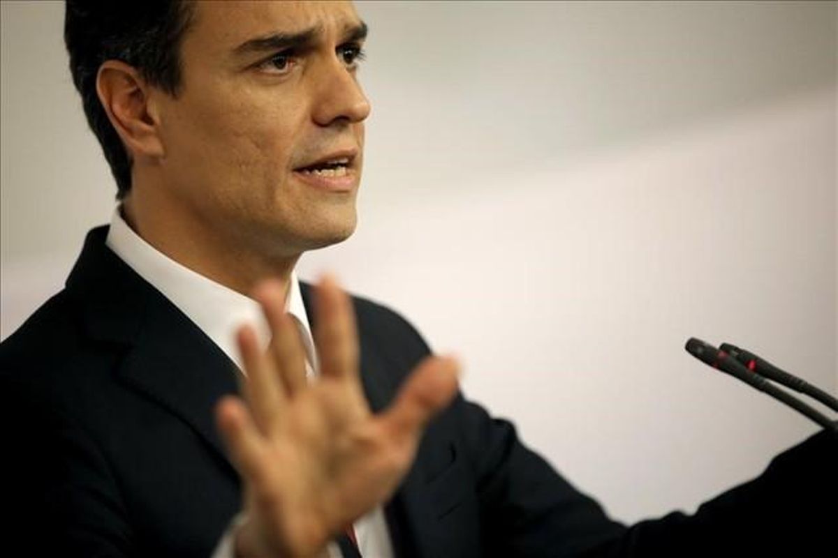 El líder del PSOE, Pedro Sánchez, en la rueda de prensa ofrecida tras su cita con Rajoy. El líder del PSOE, Pedro Sánchez, en la rueda de prensa ofrecida tras su cita con Rajoy.