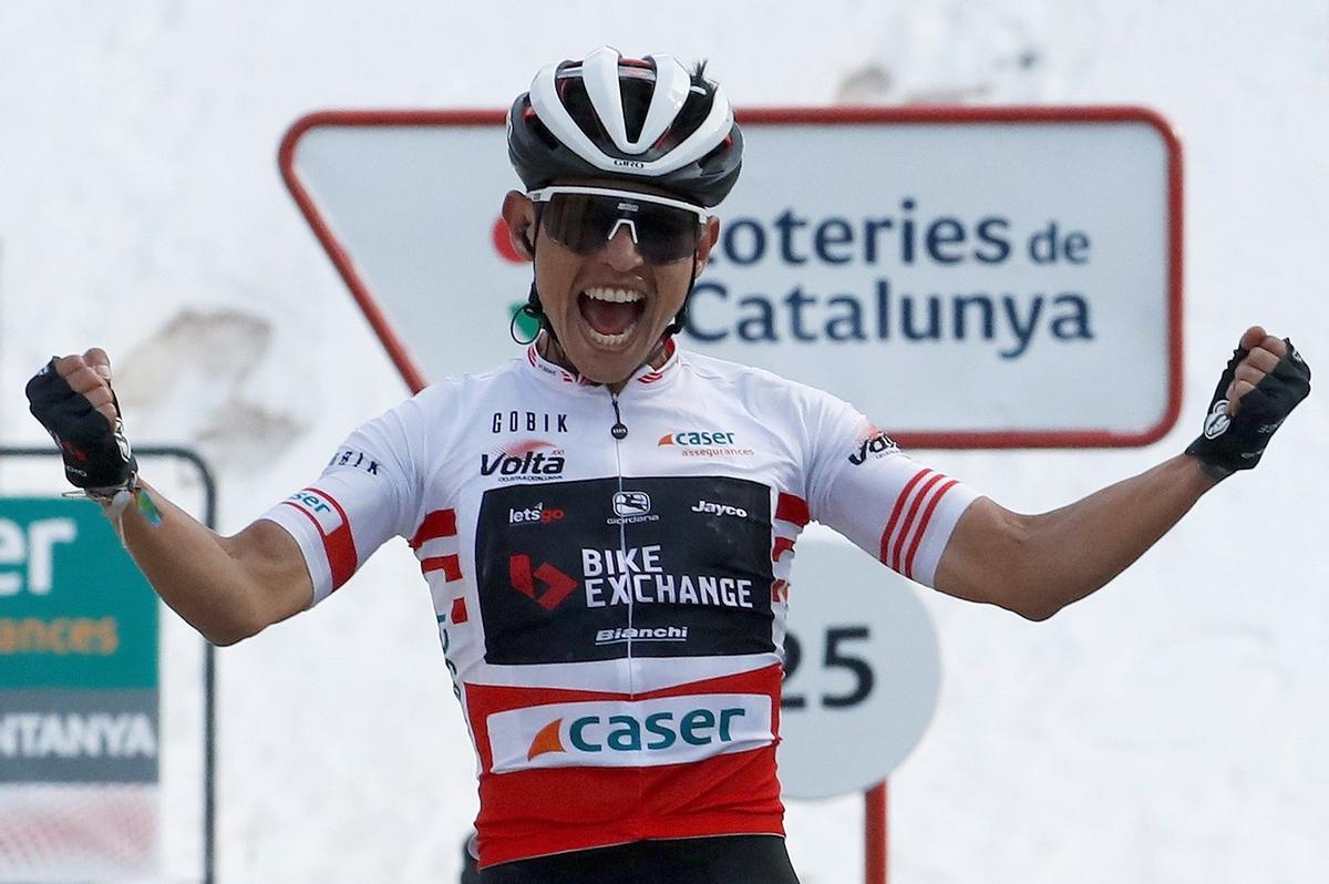 Esteban Chaves triunfa en la cima de Port Ainé.