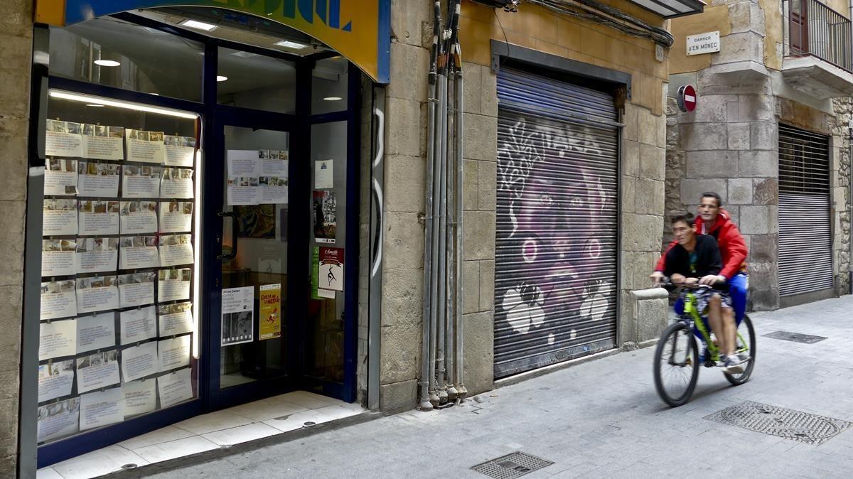 Una inmobiliaria de Ciutat Vella. Una inmobiliaria de Ciutat Vella.