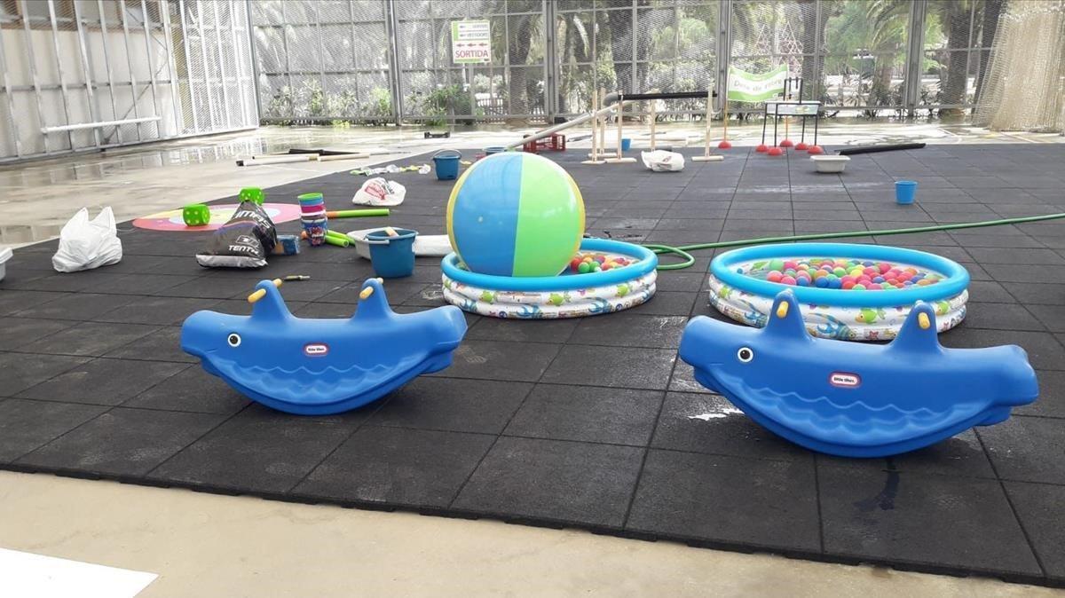 Espacio infantil de juegos de agua en el parque Joan Miró.