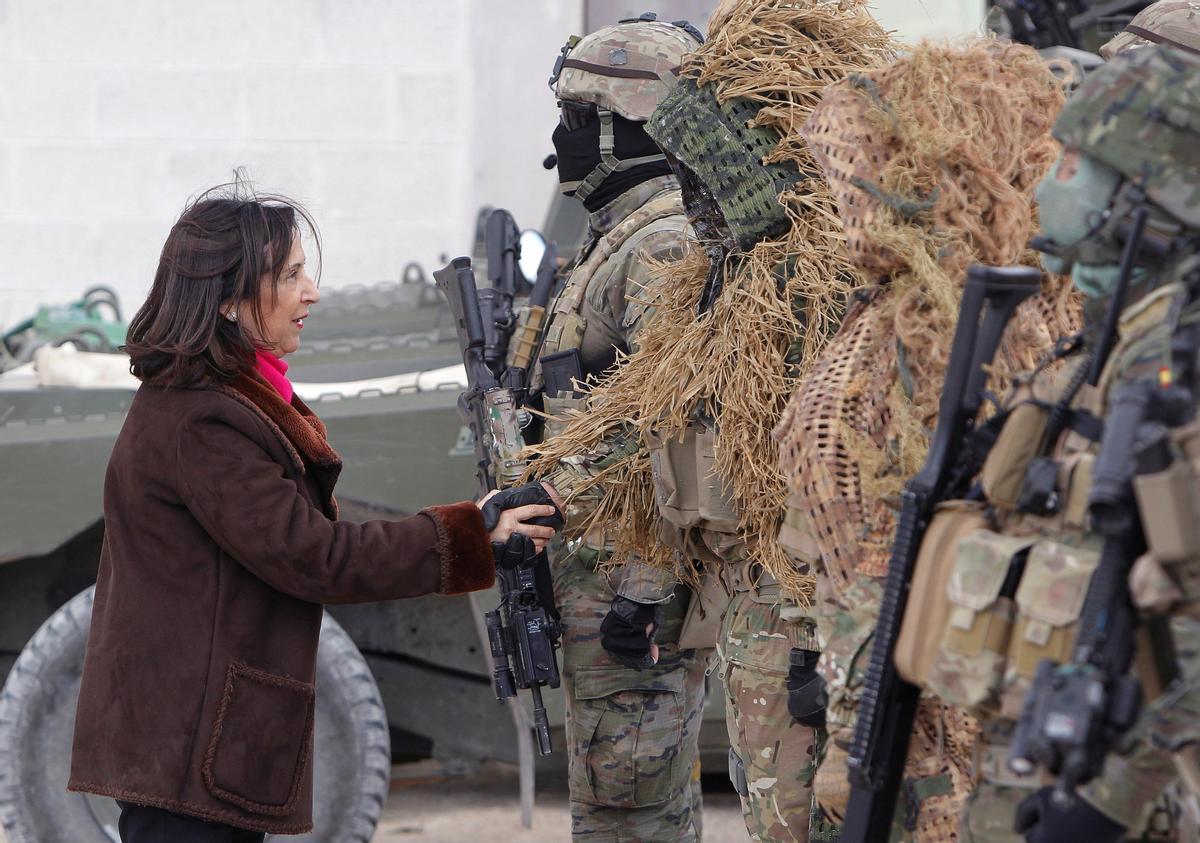 Margarita Robles, durante una visita al Mando de Operaciones Especiales en Rabasa (Alicante). Margarita Robles, durante una visita al Mando de Operaciones Especiales en Rabasa (Alicante).