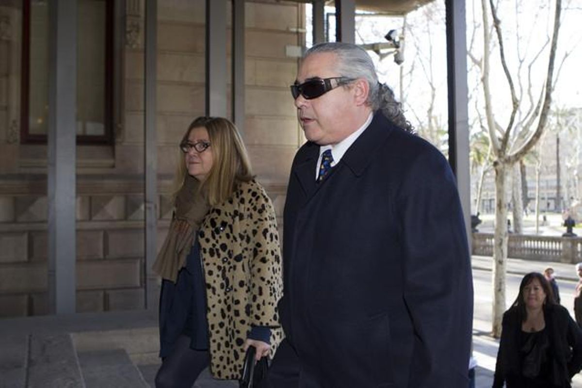 Fidel Pallerols y su abogada llegan a la Audiencia de Barcelona, en enero del 2013. Fidel Pallerols y su abogada llegan a la Audiencia de Barcelona, en enero del 2013.