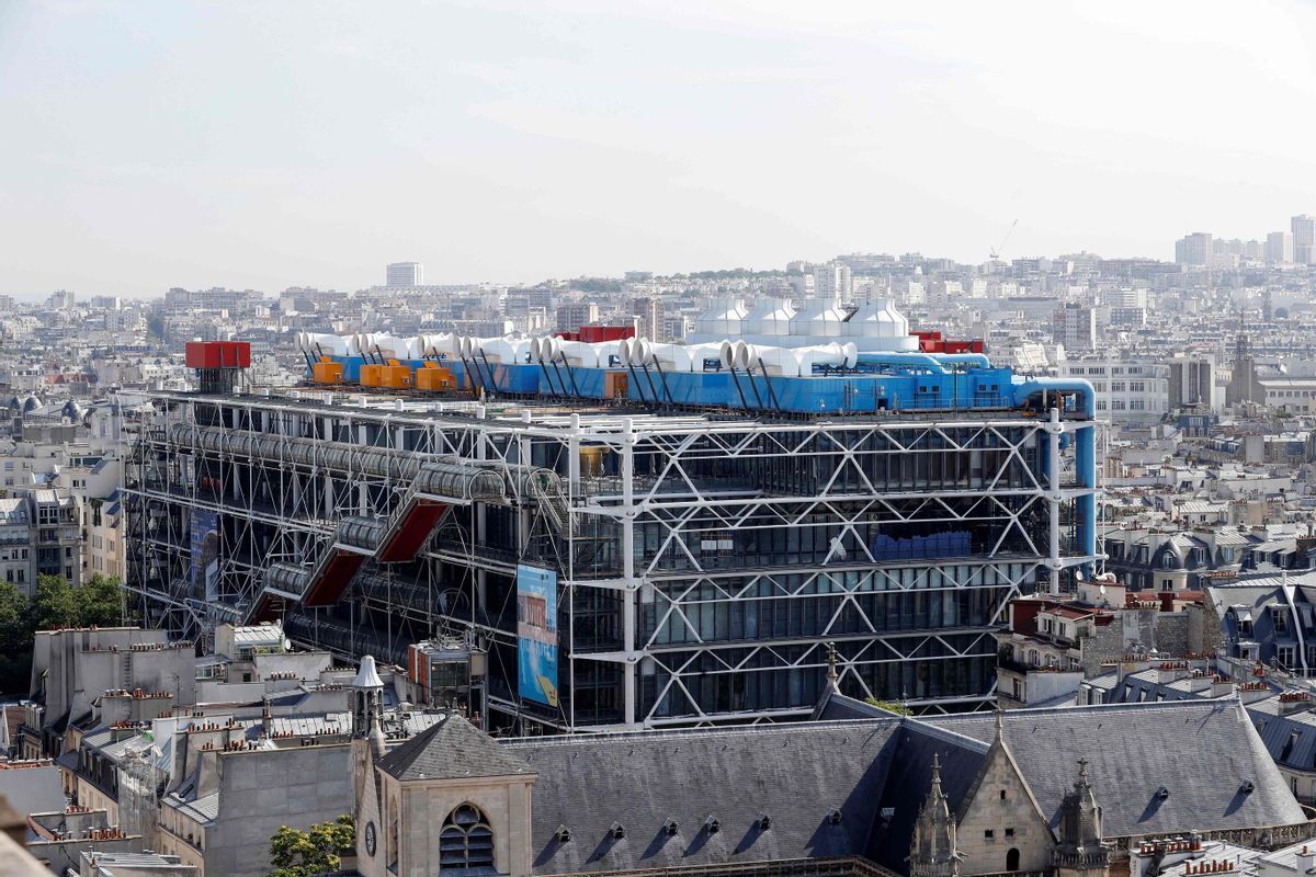 El Centro Pompidou de París. El Centro Pompidou de París.